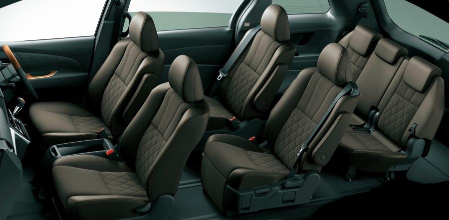 Интерьер Toyota Estima Aeras 2016 года  (фото 2 из 7)